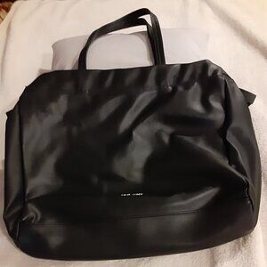 Nine West Black Purse w/Snap Closure & Double Straps.